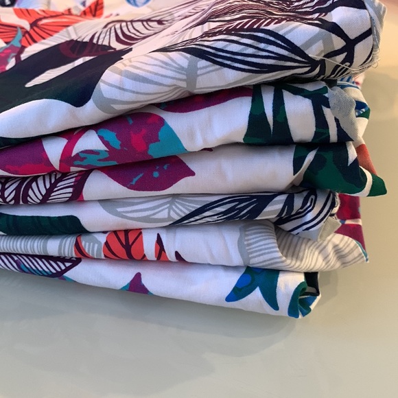 Six UAScrubs tops - size L - Picture 8 of 8